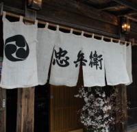 ���H���������q